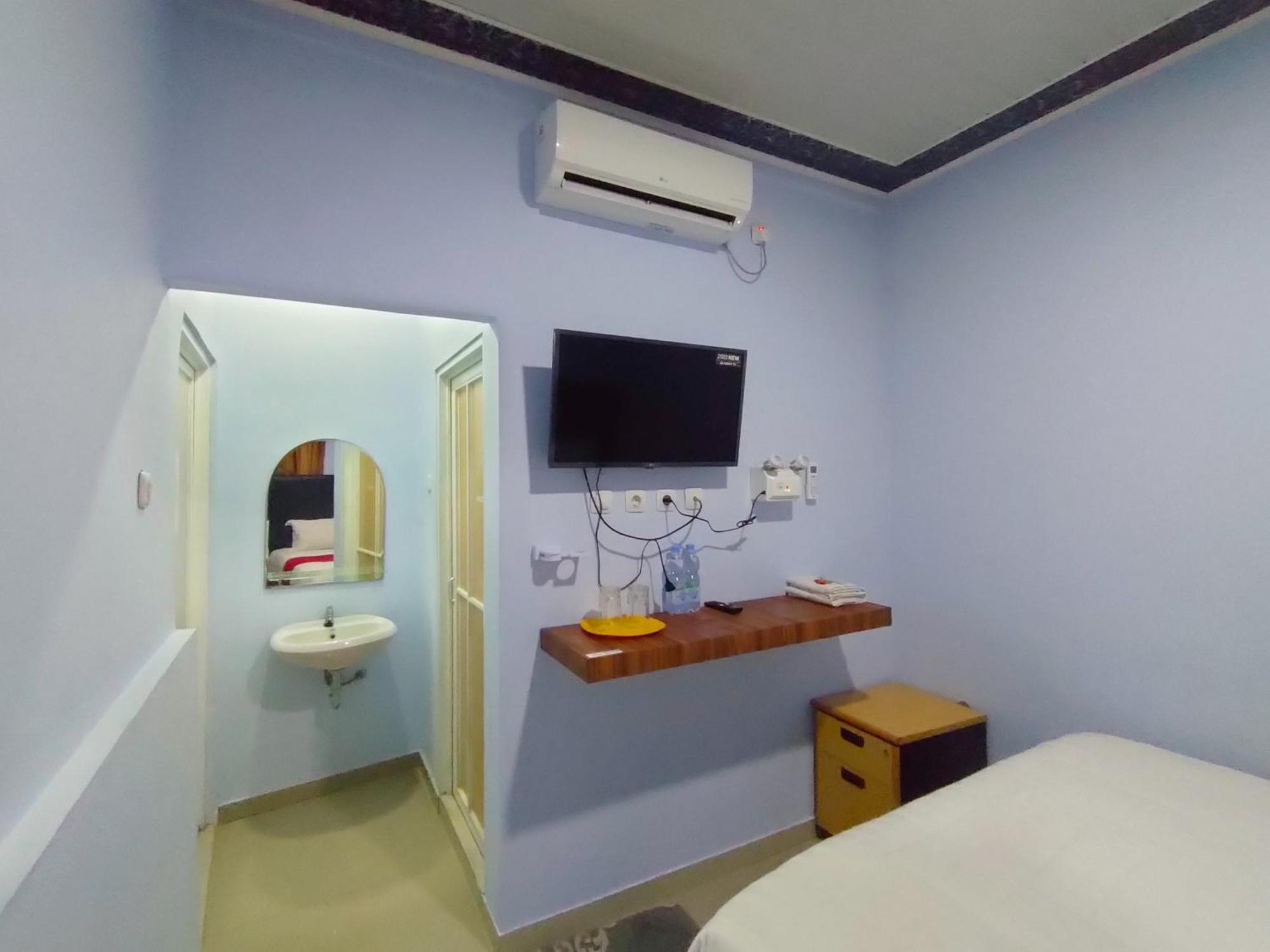 Hotel Reddoorz Syariah Near Stasiun Wates à Wates  Extérieur photo