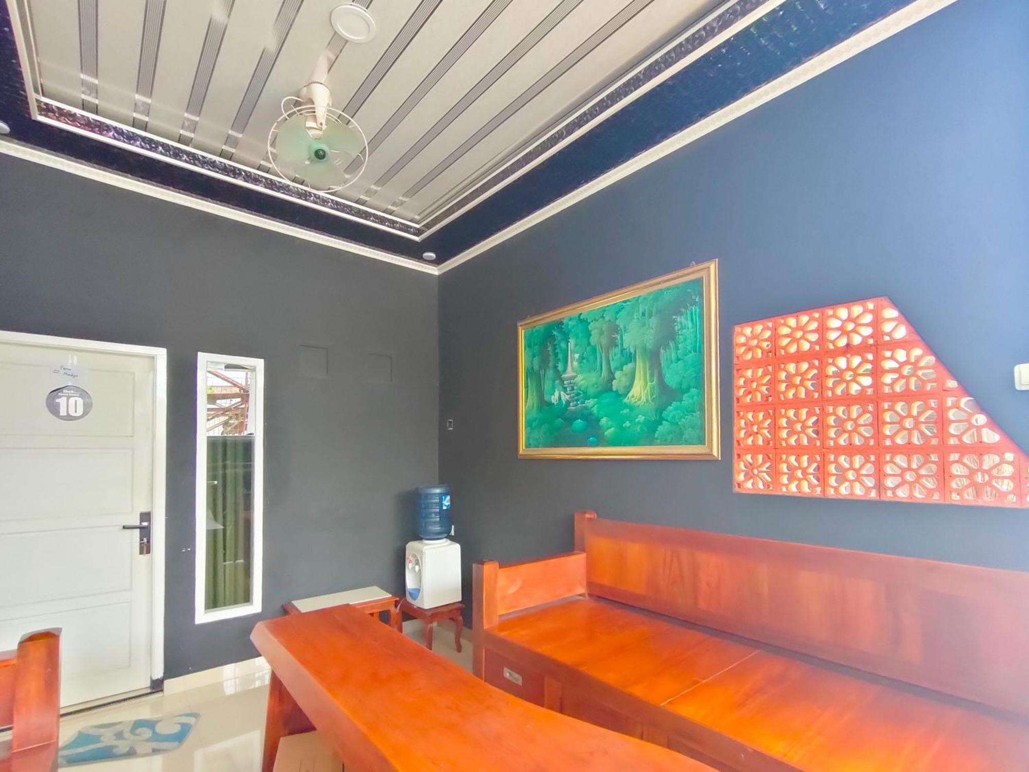 Hotel Reddoorz Syariah Near Stasiun Wates à Wates  Extérieur photo